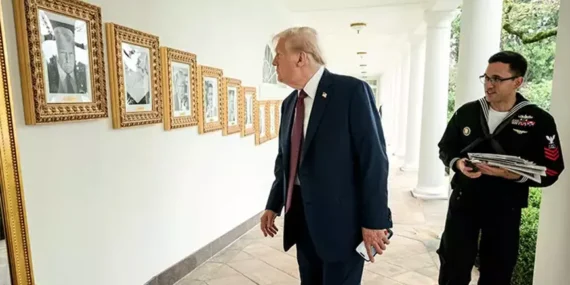 Beyaz Saray’da Biden Portresi Yerine ‘İmza Makinesi’ Sürprizi