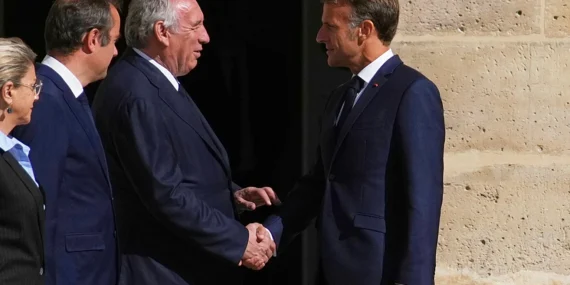 Fransa’da Kemer Sıkma Planı Kriz Yarattı