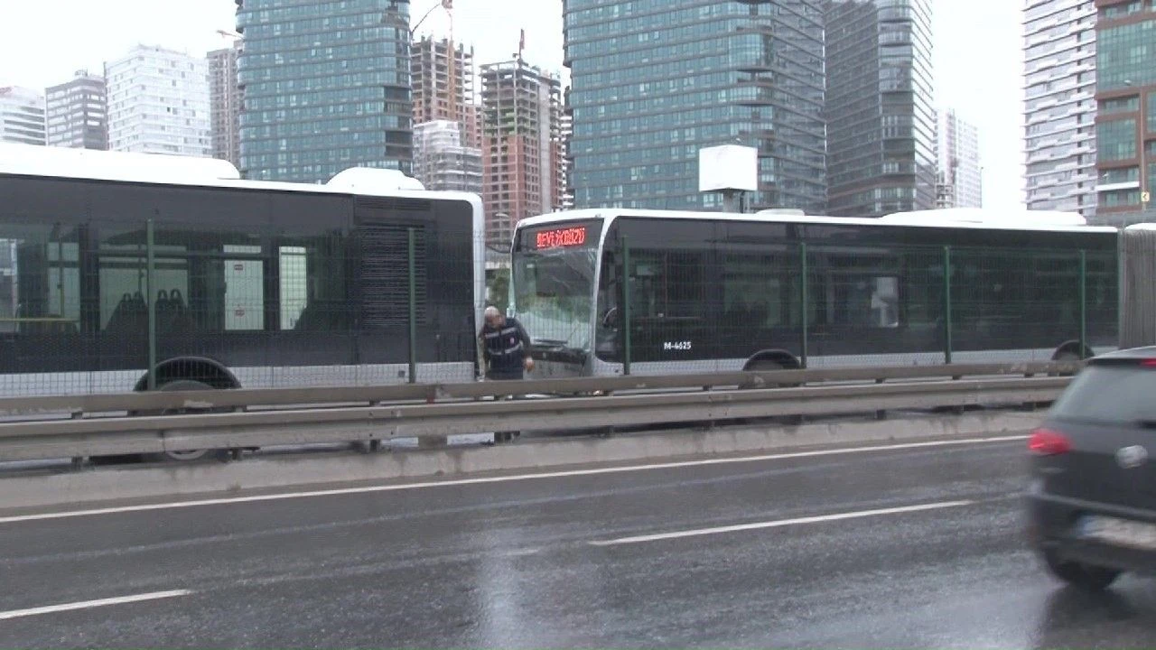 Kadıköy metrobüs kaza