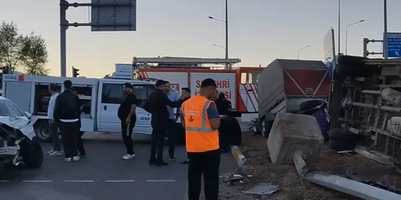 Sivas’ta Kazada Fındık İşçilerini Taşıyan Minibüs Devrildi