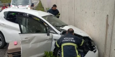 Tokat Virajı Alamayan Otomobil