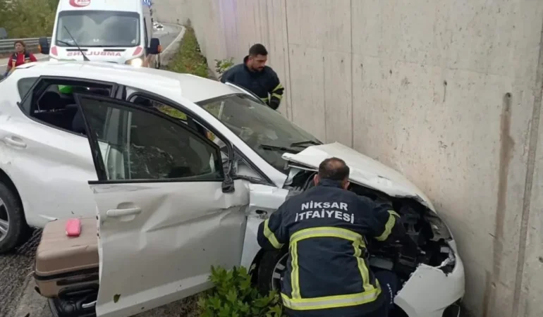 Tokat Virajı Alamayan Otomobil