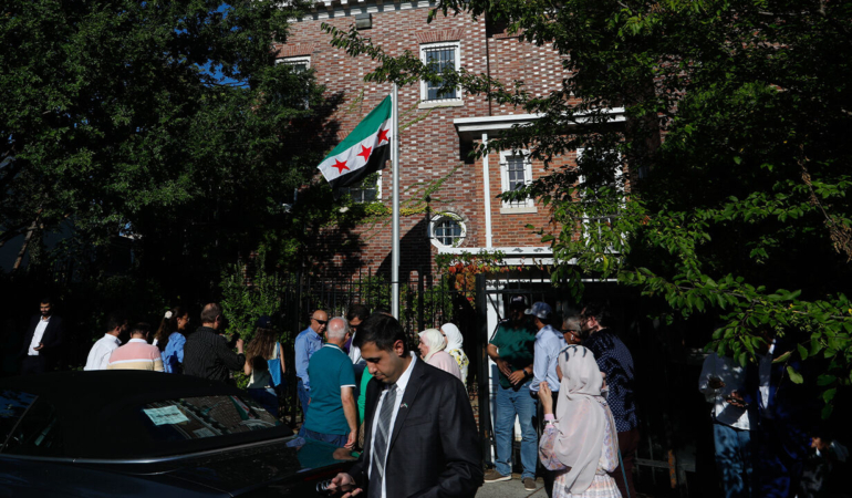 Washington’da 11 Yıl Sonra Suriye Bayrağı Dalgalandı