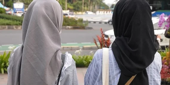 KKTC’de Liselerde Başörtüsü Düzenlemesine Yargı Freni