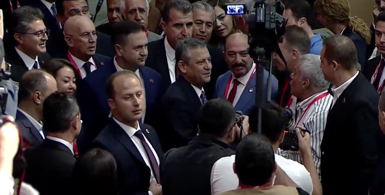 özgür özel