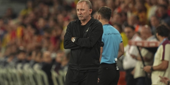 Sergen Yalçın Göztepe Karşılaşmasının Ardından Konuştu: “Çalışmadığımız Yerlerden Gol Yedik”